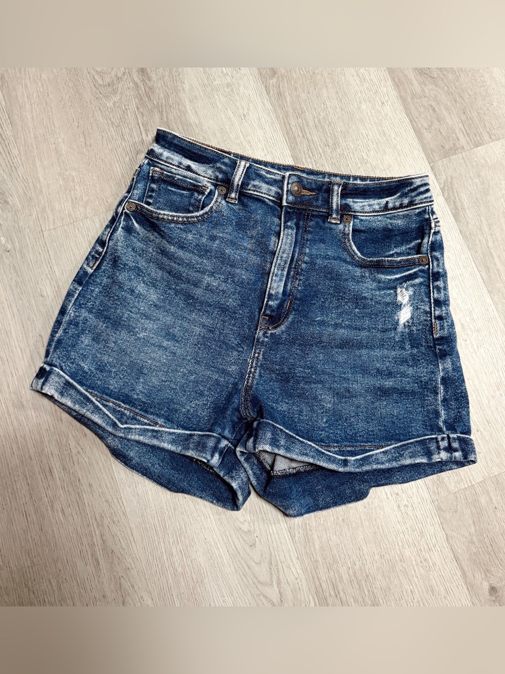 •AMERICAN EAGLE• HIGHEST RISE MOM DENIM SHORTS